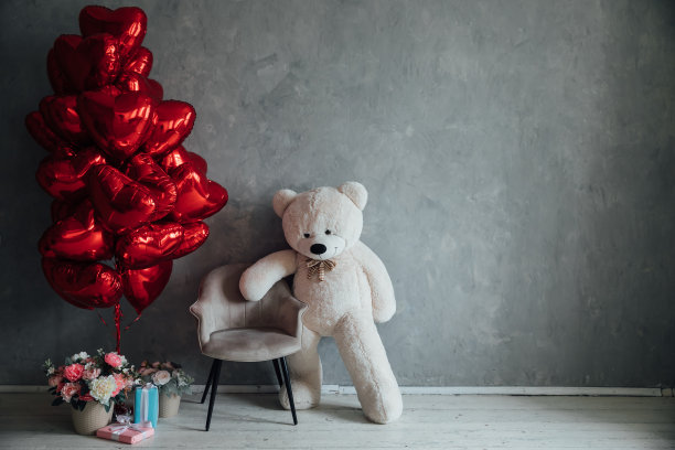 许多喜庆的红色生日气球图片下载