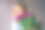 一个年轻女子的肖像与一束郁金香在灰色的背景。图片下载