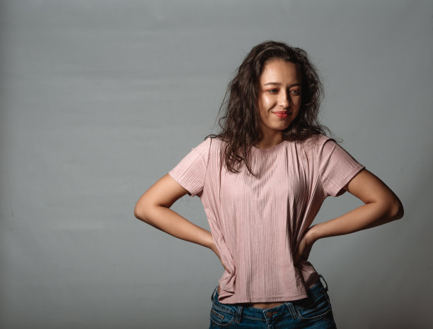 很酷的现代女孩图片下载