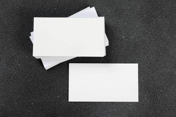 名片的照片。在黑色背景上的企业身份模型。为图形设计师的演示和作品集图片下载