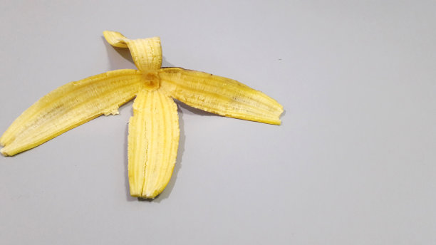 把香蕉皮剥成四部分图片下载
