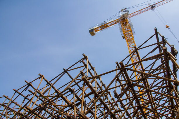 钢筋酒吧。工业背景。钢筋结构。建筑材料。图片下载