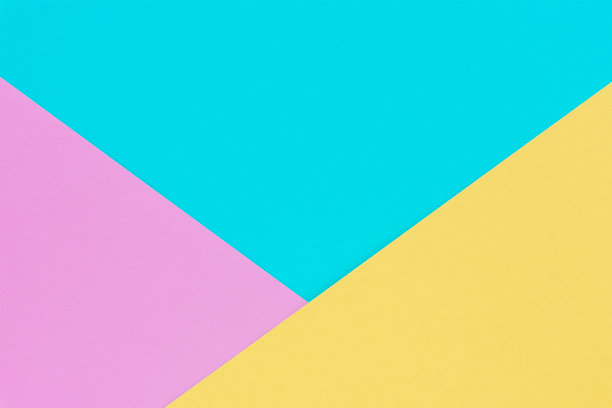 黄色，粉色和蓝色的纸。几何空纸背景三色调的复制空间图片下载