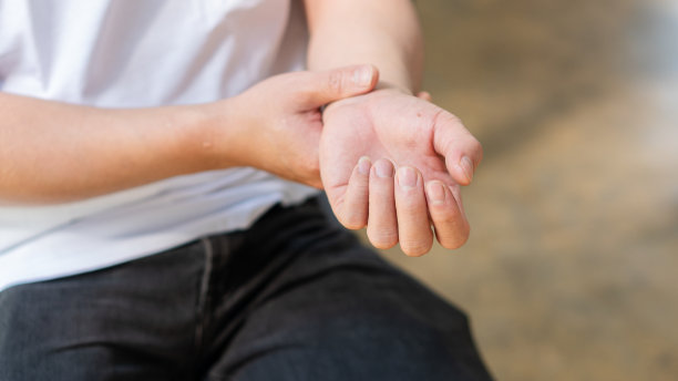 患者腕关节肌肉疼痛和生理障碍的治疗根据理疗师的概念图片下载