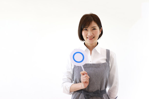 长着圆嘴的女人图片下载