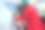 一个慈祥的妈妈系着她可爱的小女儿的安全带的后视镜。儿童在车中的安全运动，汽车的安全保障和安全乘车的概念。图片下载