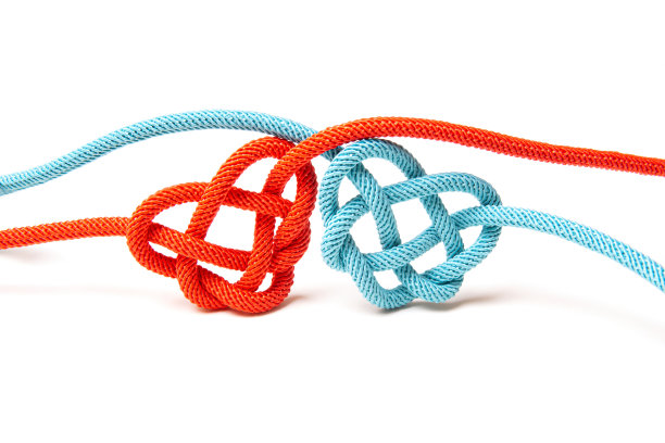 红色和蓝色心形结孤立在白色图片下载