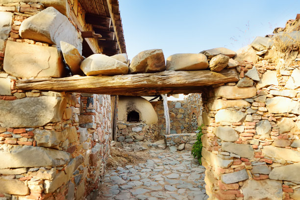 塞浦路斯斐卡杜(Fikardou)村的古老房屋。这个美丽的村庄被列为古迹。图片下载