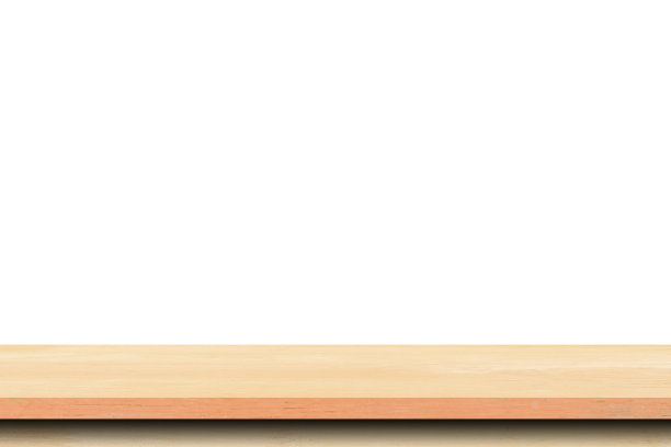 空旧木桌在孤立的白色背景和显示蒙太奇与复制空间的产品。图片下载