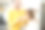 小女孩和她的父亲在厨房里喝牛奶图片下载