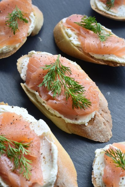 烟熏三文鱼三明治图片下载
