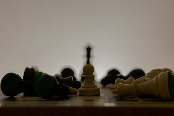 象棋比赛的领导和竞争。企业成功的概念图片下载