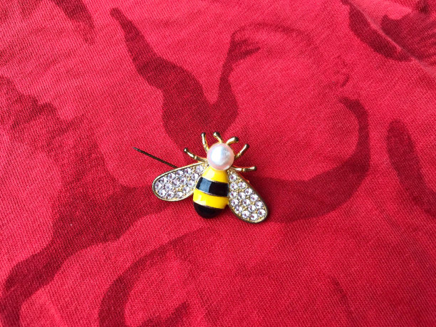 蜜蜂形状的胸针图片下载