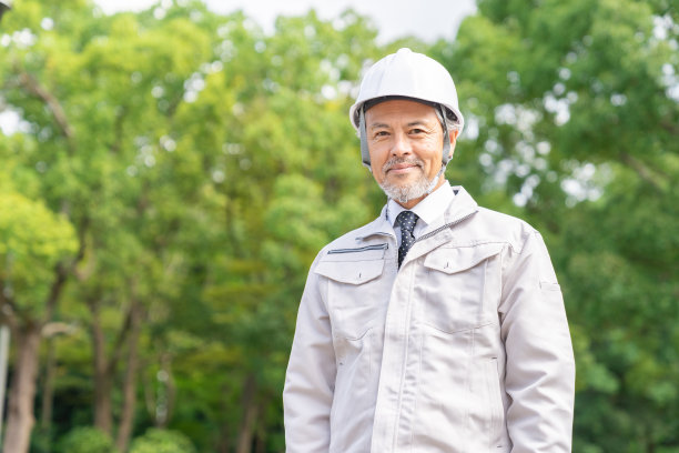 资深亚洲商人，建筑工人图片下载