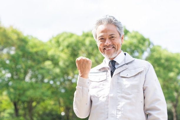 资深亚洲商人，建筑工人图片下载