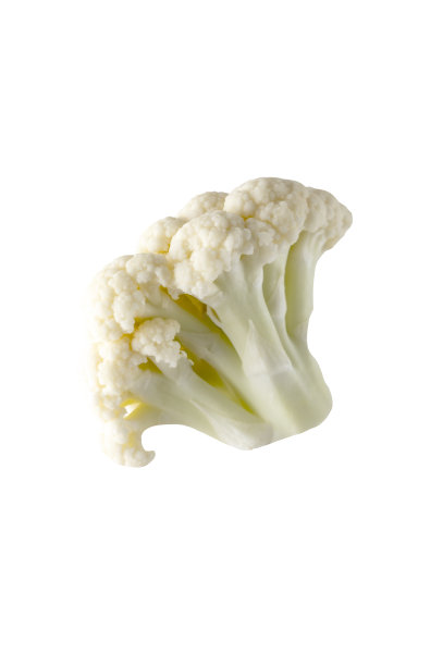 花椰菜片孤立在白色背景上。新鲜的白色花椰菜特写图片下载