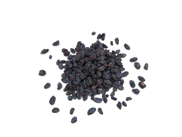 葡萄干(干燥的葡萄)孤立在白色背景上，选择性聚焦图片下载