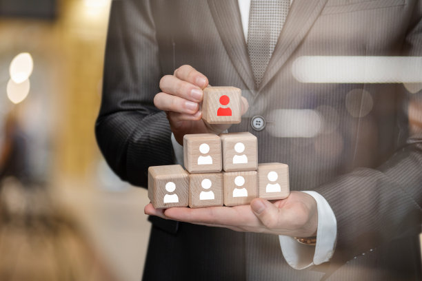 在工人阶层中选择候选人的概念。图片下载