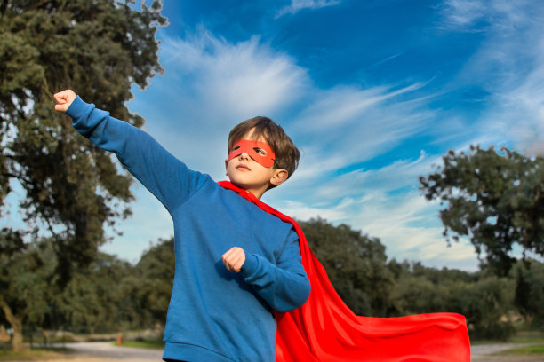 儿童超级英雄肖像，权力概念。图片下载