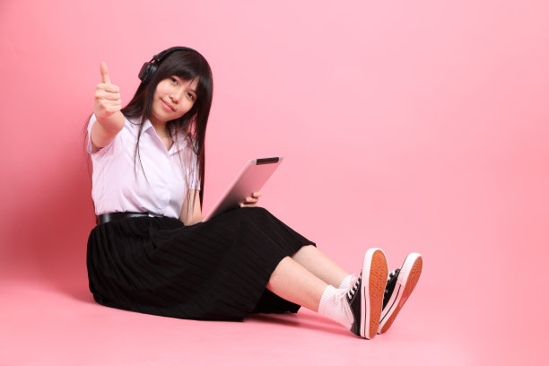 可爱的年轻的学生图片下载