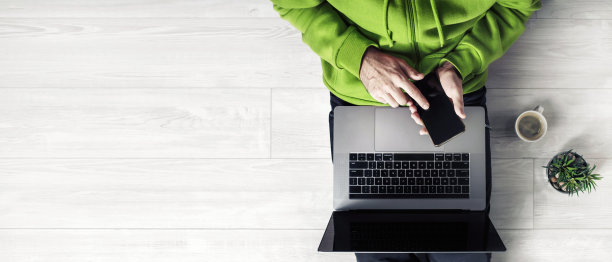 商人与笔记本电脑图片下载