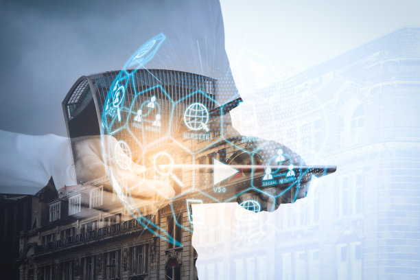 双曝光成功商人使用数字平板与伦敦建筑，过滤效果图片下载