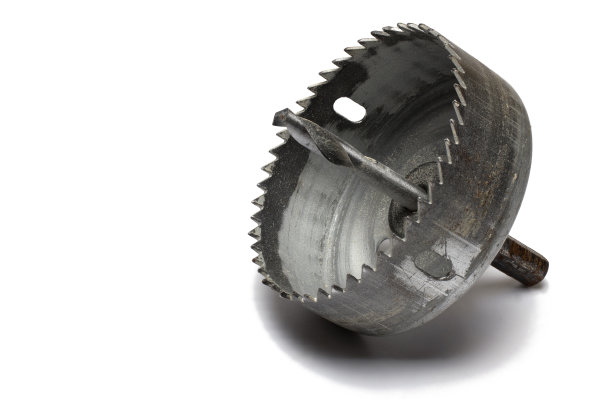 近景钢孔锯刀白色背景图片下载