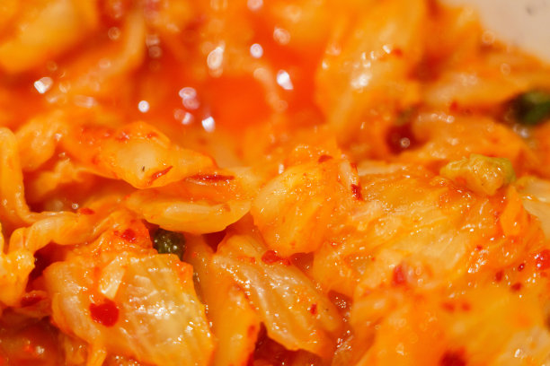 白色托盘上的泡菜图片下载