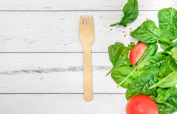 新鲜的沙拉装在可回收的容器里作为外卖送出，没有人图片下载