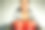 下面快乐的亚洲女拳击手在更衣室看着镜头。图片下载