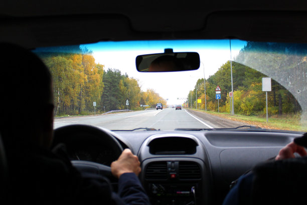 车上的跟踪照片图片下载