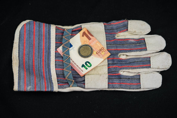 最低工资图片下载