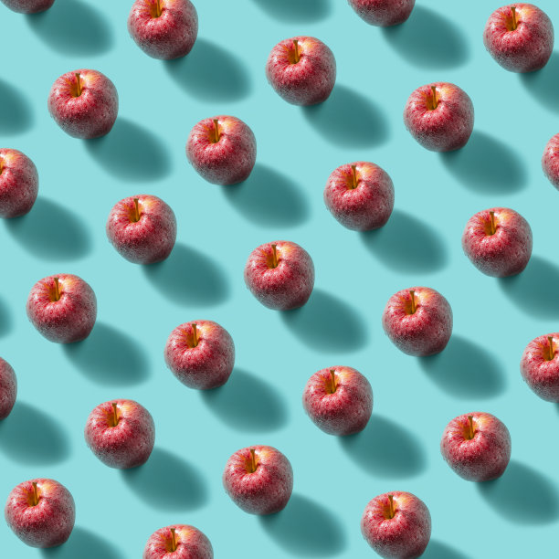 红苹果皇家晚会图形重复构图在一排与阴影孤立在绿松石上图片下载