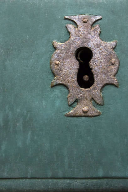 古老的门锁锁孔，圣玛利亚学院教堂的一个真正的萨尔。圣地亚哥德孔波斯特拉，加利西亚，西班牙。图片下载