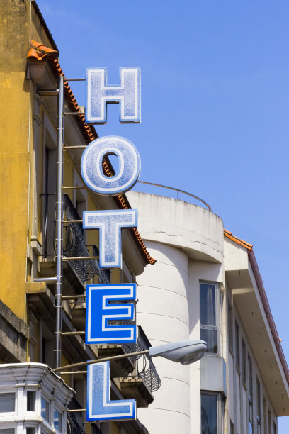 西班牙加利西亚，晴空万里，酒店招牌和门面。图片下载