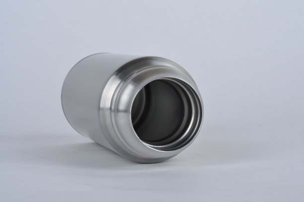 白色背景的热饮保温瓶。图片下载