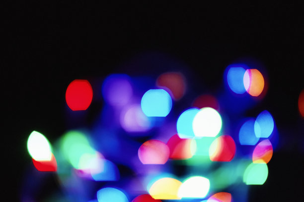 散焦的彩灯创造了一个神奇的多色背景或纹理图片下载