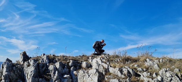 山里的摄影师图片下载