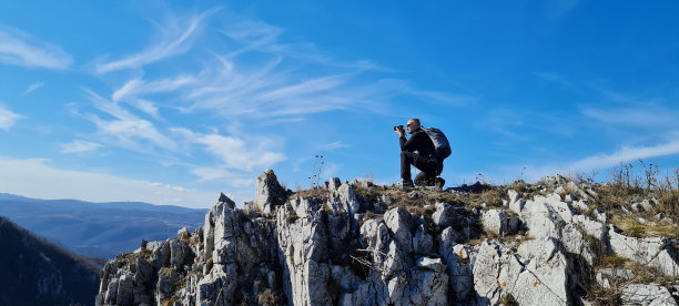山里的摄影师图片下载