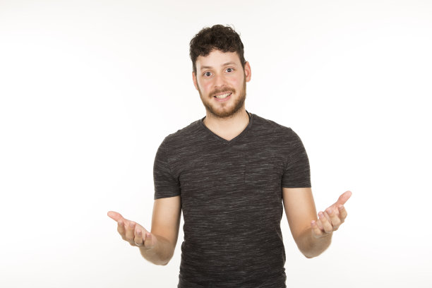 肖像年轻男子微笑的胡子显示双手在白色背景图片下载