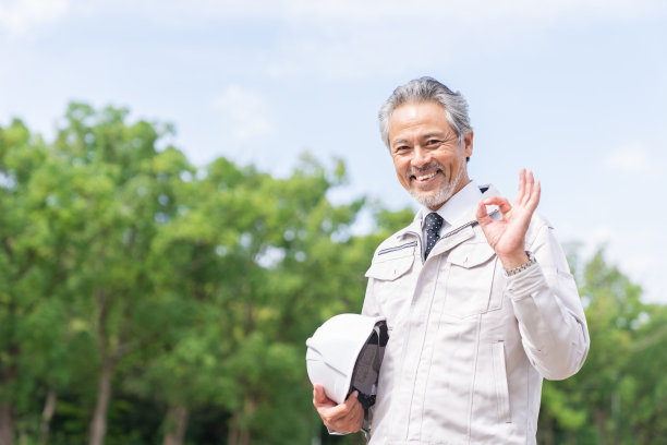 资深亚洲商人，建筑工人图片下载