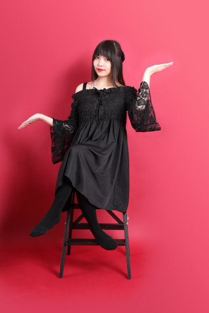 黑色哥特式的女孩图片下载