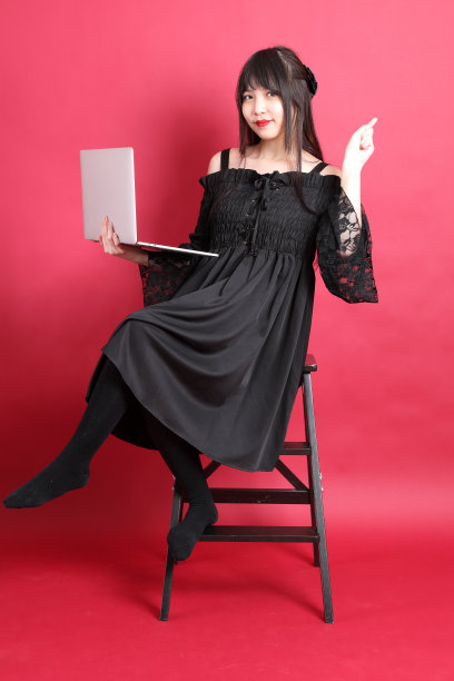 黑色哥特式的女孩图片下载