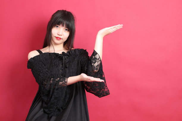 黑色哥特式的女孩图片下载