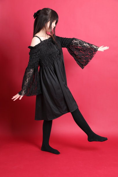 黑色哥特式的女孩图片下载