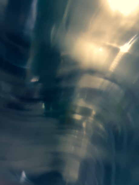 透过模糊的白色玻璃观看。图片下载