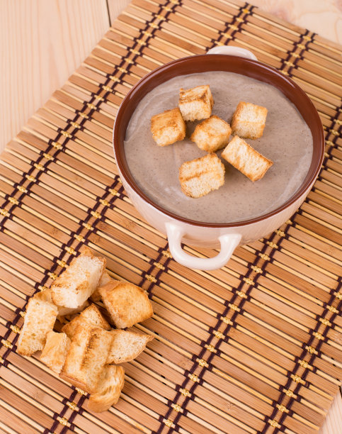 奶油蘑菇汤。图片下载