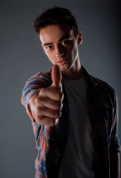 时尚新潮的人图片下载