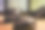 一名男子戴着黑色手套，手里拿着一张塑料信用卡，在一间漆黑的办公室里对着电脑键盘图片下载