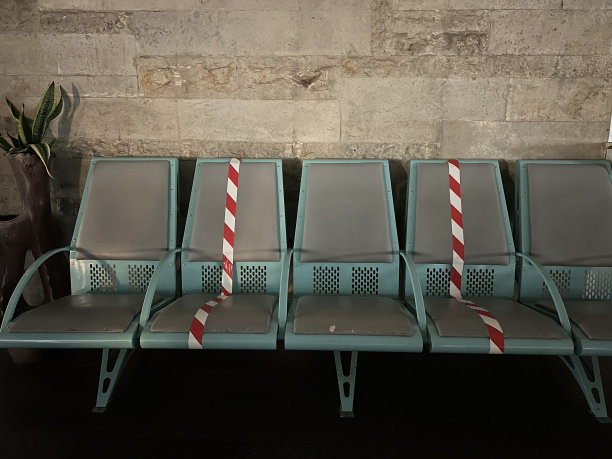 机场座位上的密封胶带图片下载